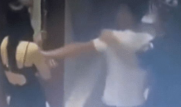 男人摸女人胸视频,男子偷拍女性胸部视频引发社会热议