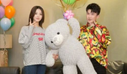 娱乐圈吃瓜背景图女,揭秘“吃瓜女孩”背后的故事